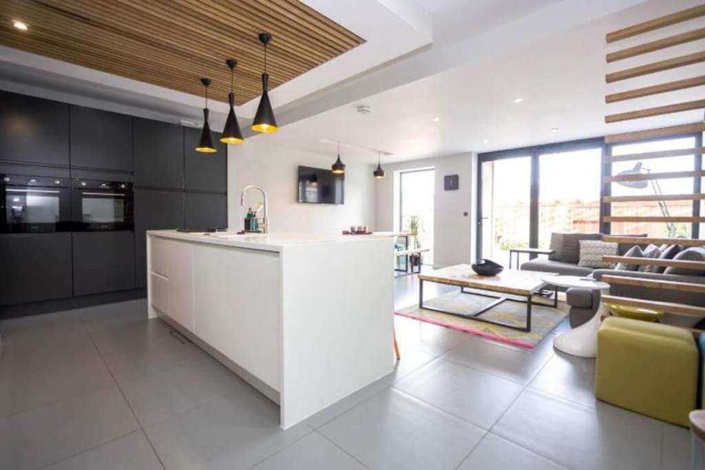 George24 - Spectacular, 5 Minutes To The Beach New Quay Exterior foto